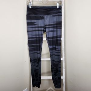 Z by Zella small gray and black full length flow print leggings